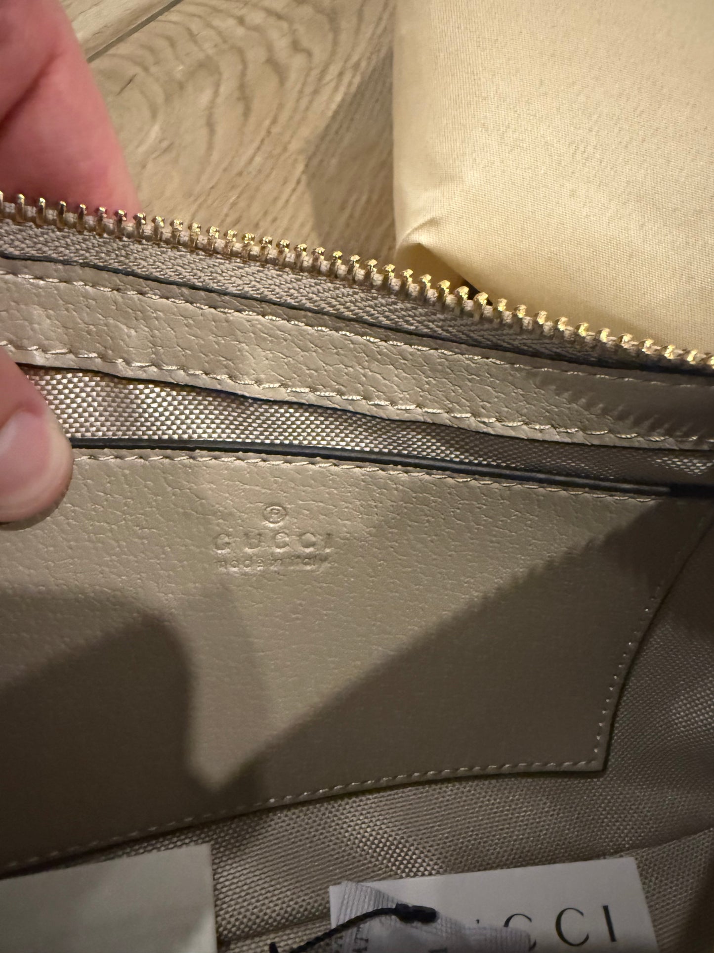 Gucci (odmah dostupno)