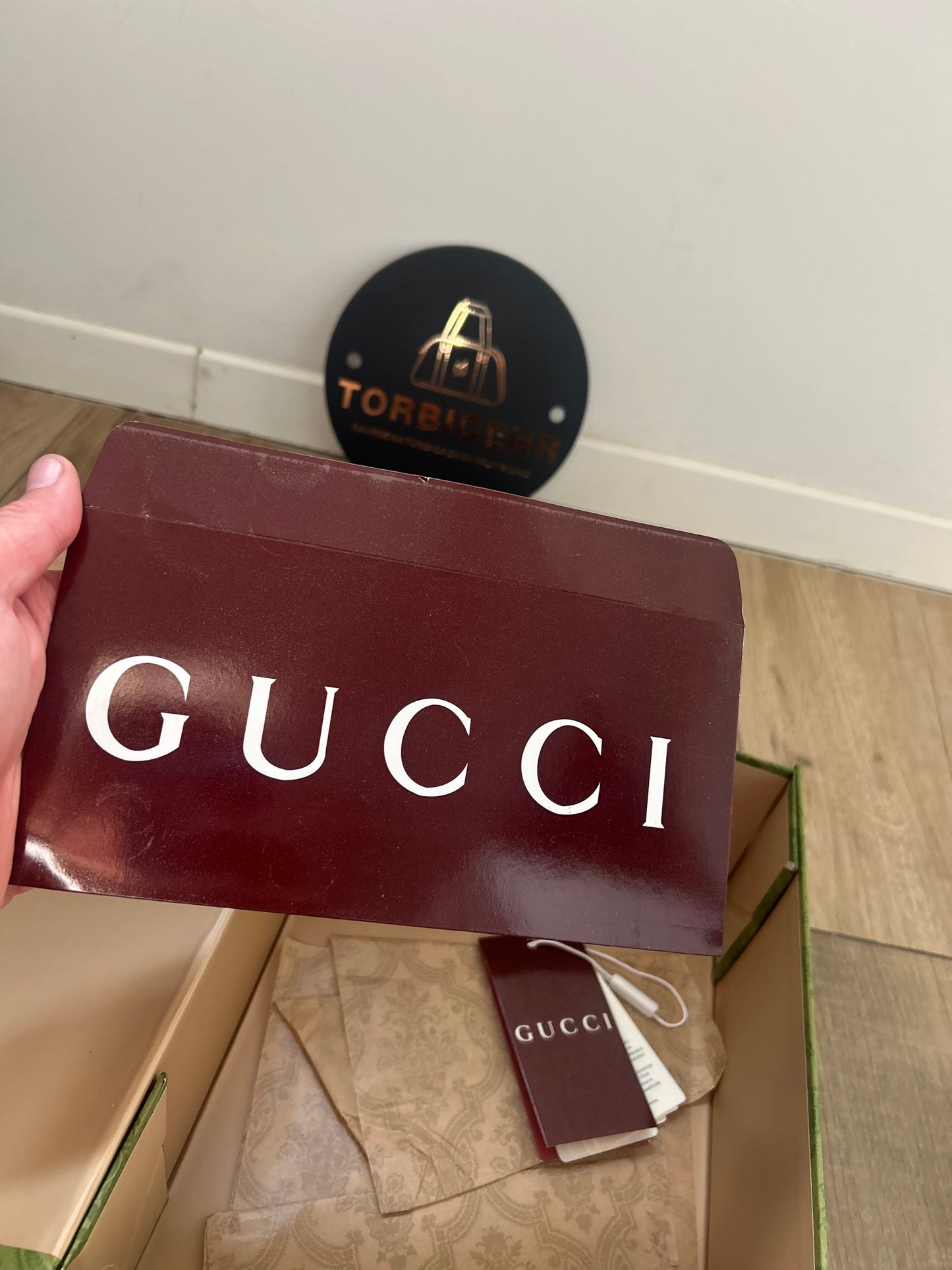 Gucci (odmah dostupno)