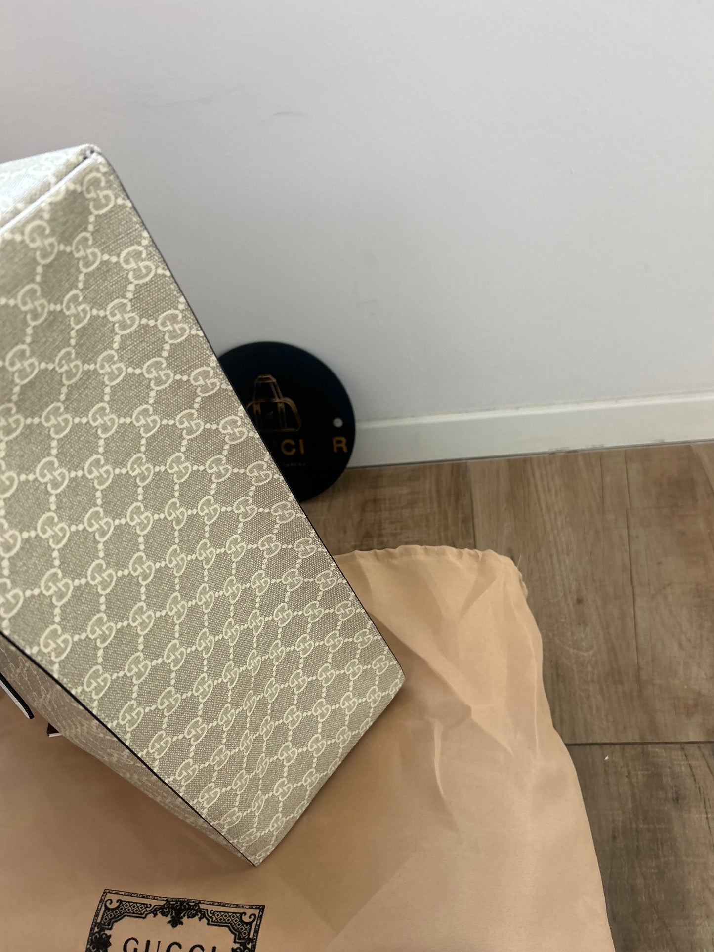 Gucci (odmah dostupno)