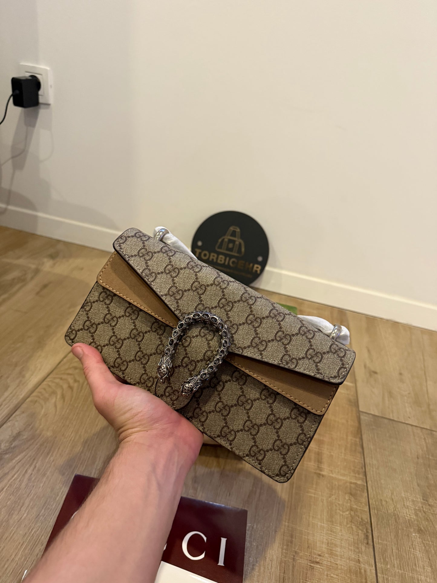 Gucci (odmah dostupno)