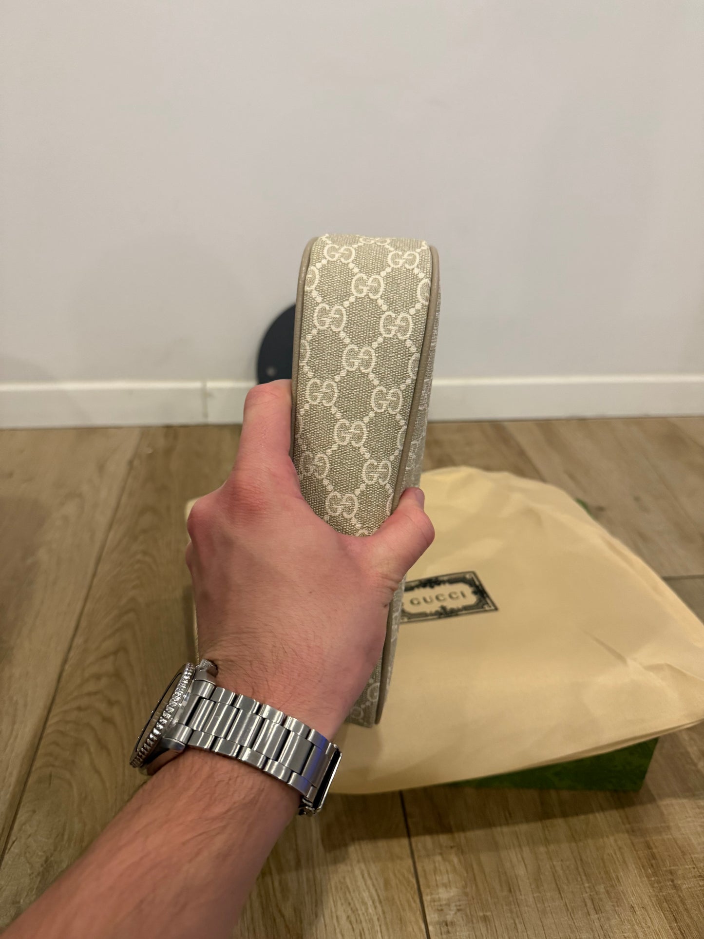 Gucci (odmah dostupno)