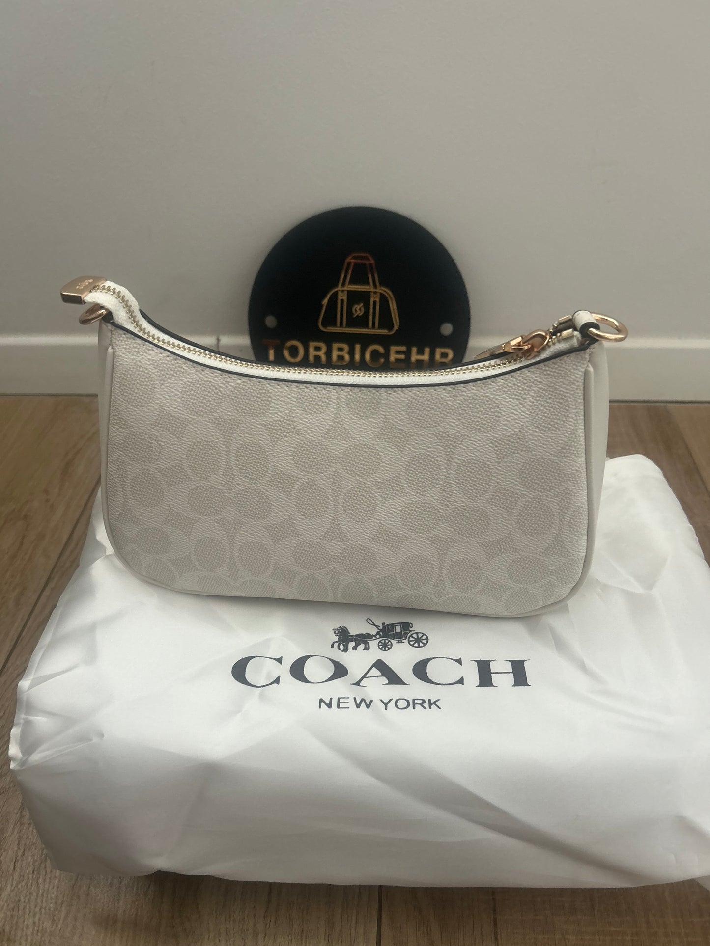 Coach (odmah dostupno)
