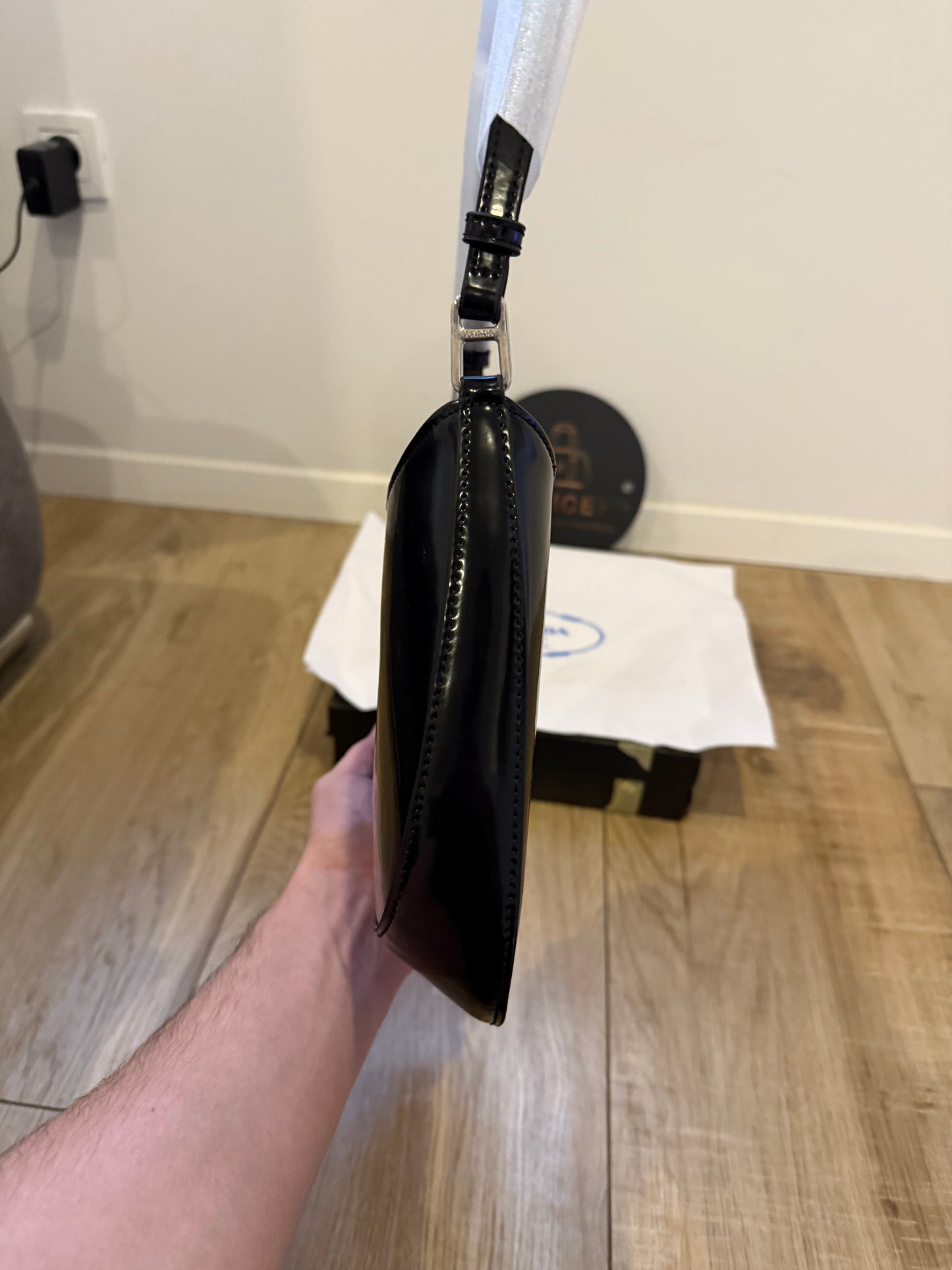 Prada (odmah dostupno)