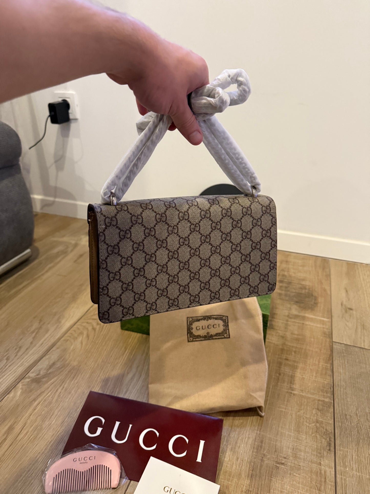 Gucci (odmah dostupno)