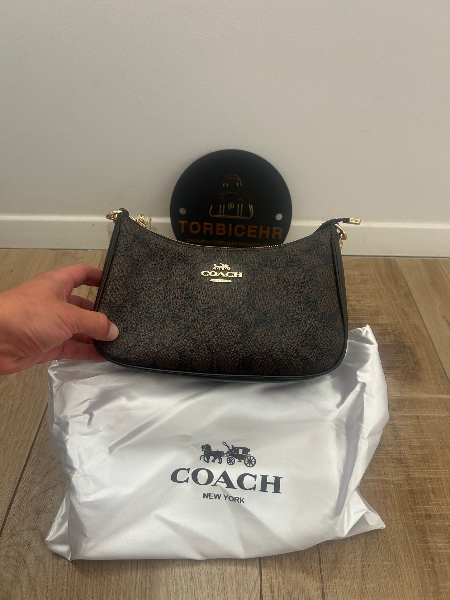 Coach (odmah dostupno)