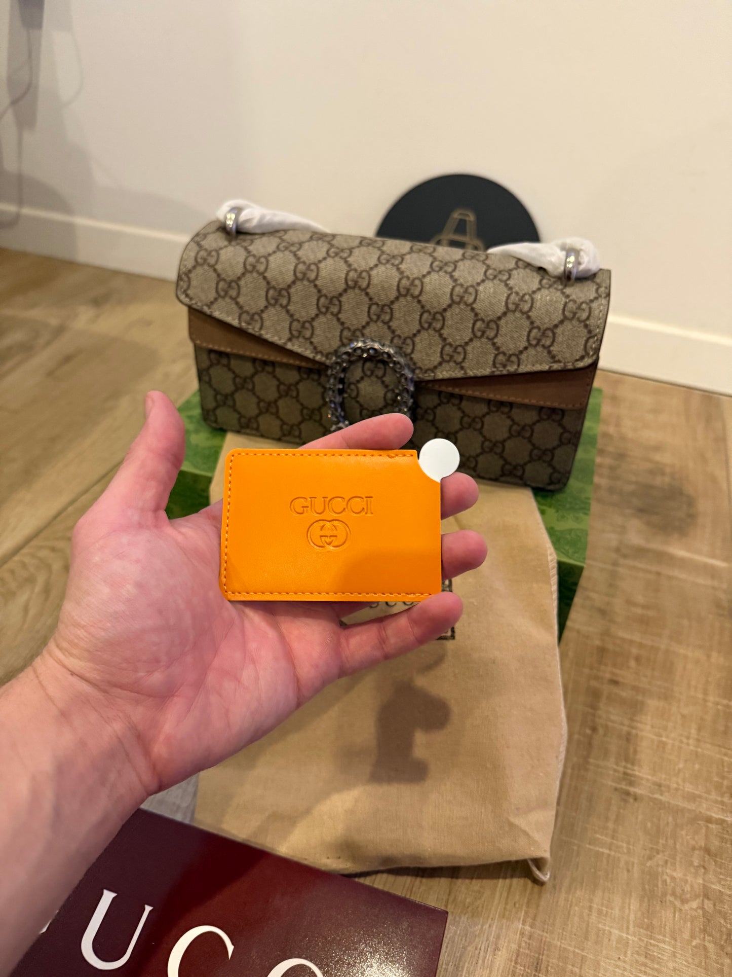 Gucci (odmah dostupno)