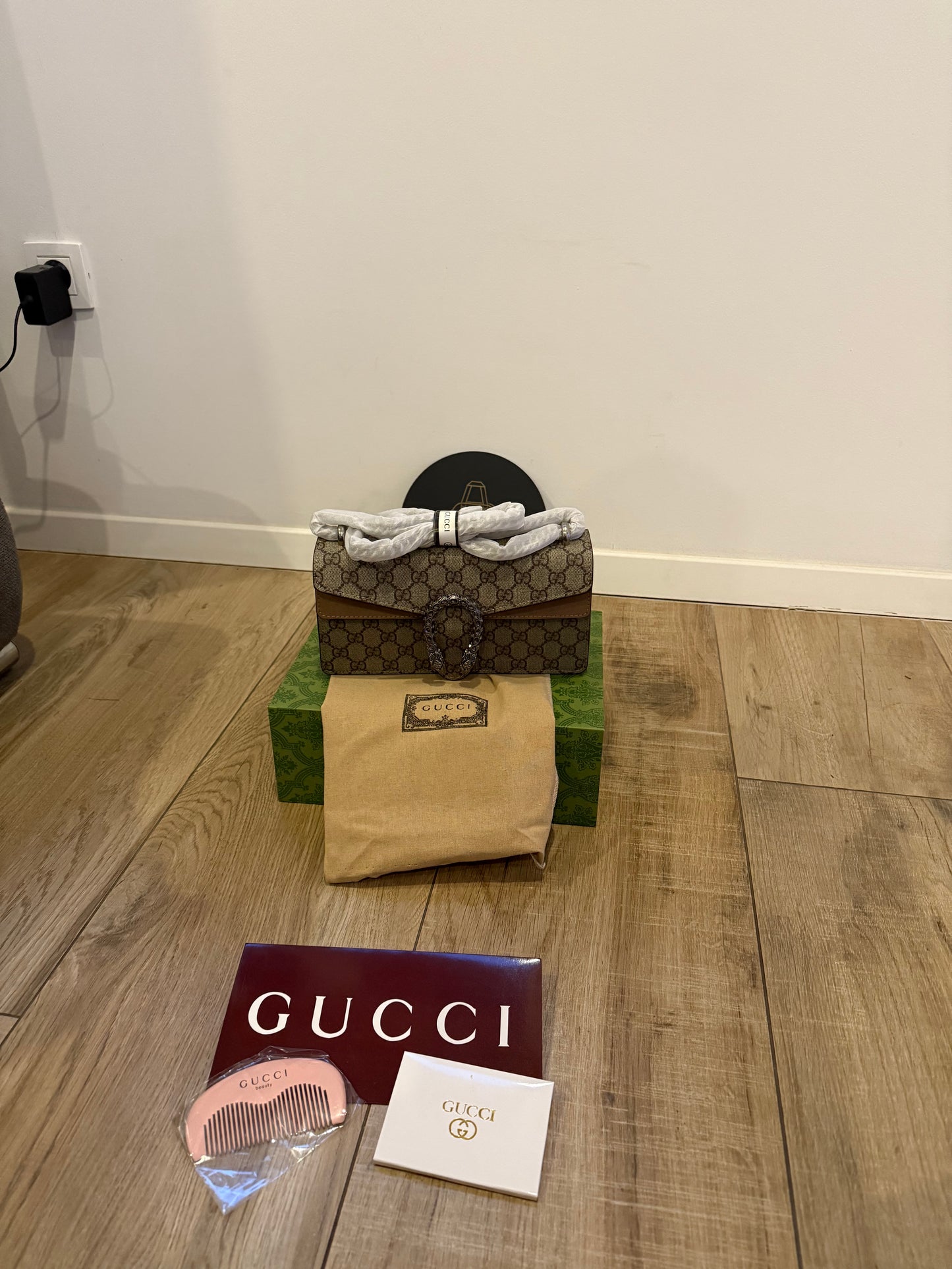 Gucci (odmah dostupno)