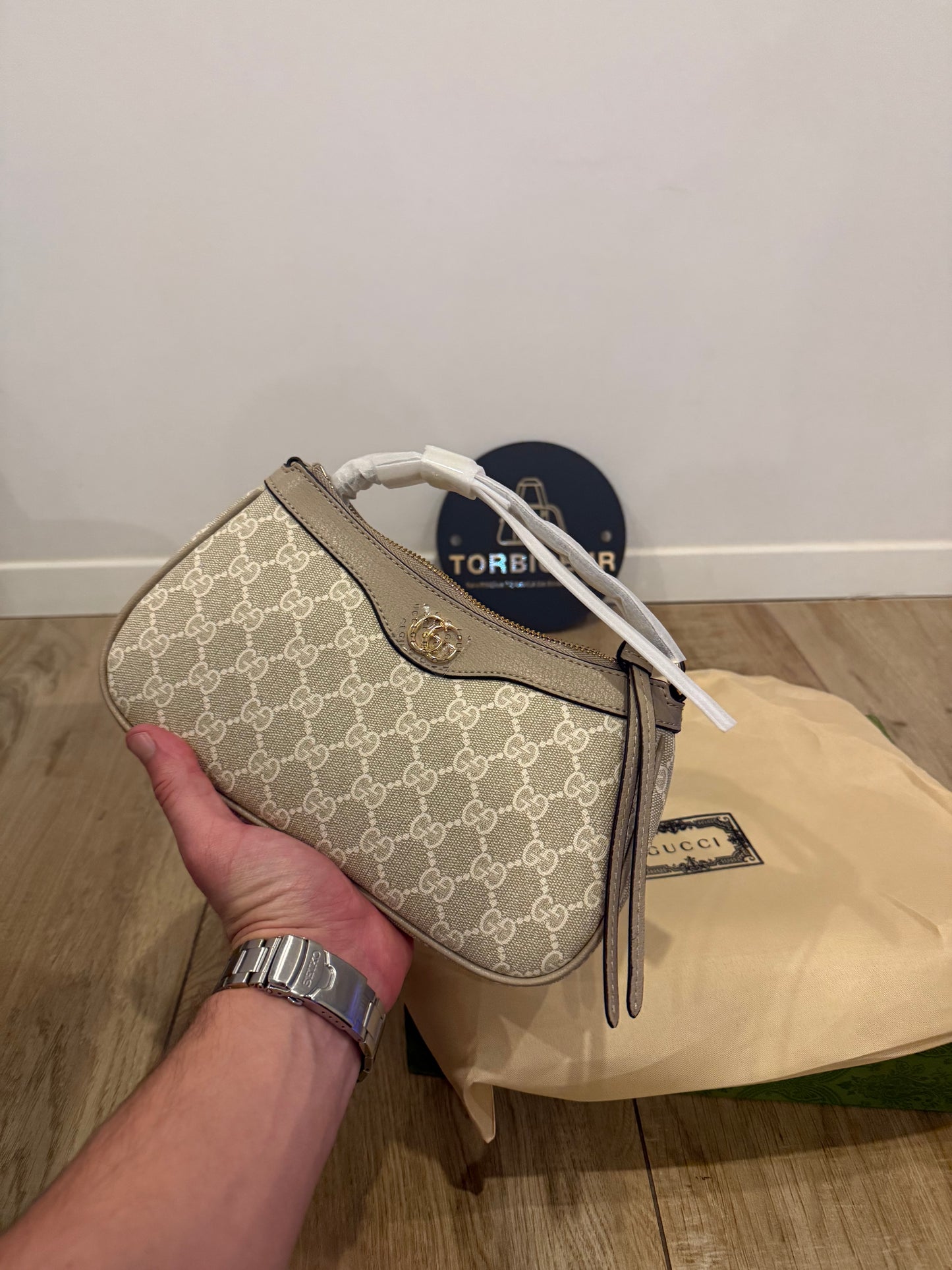 Gucci (odmah dostupno)