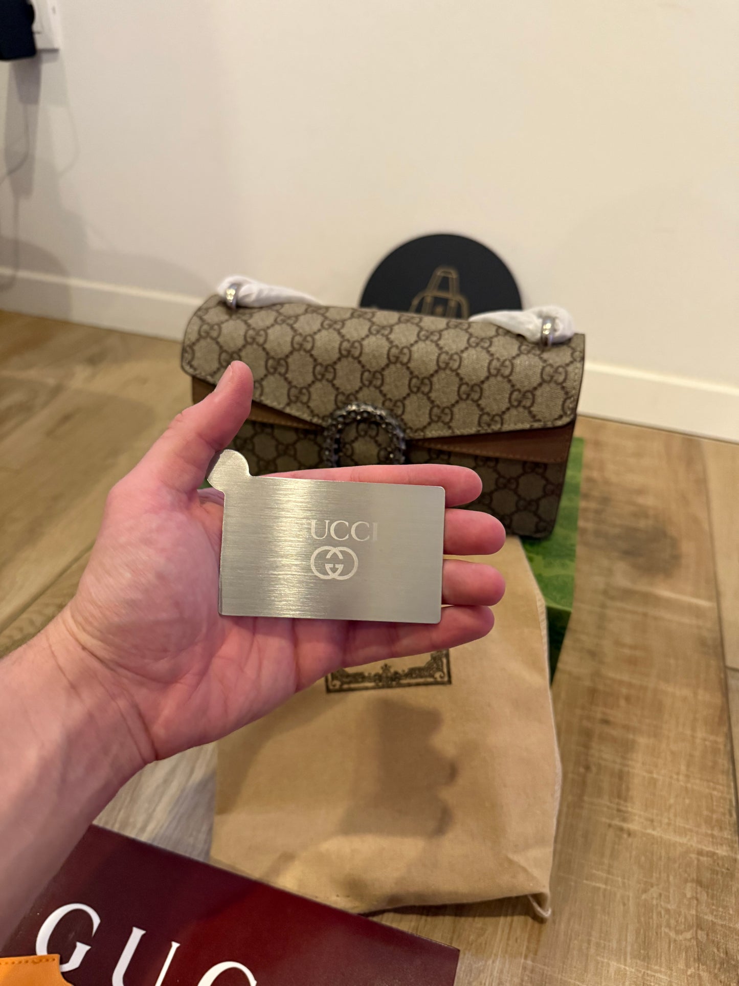 Gucci (odmah dostupno)