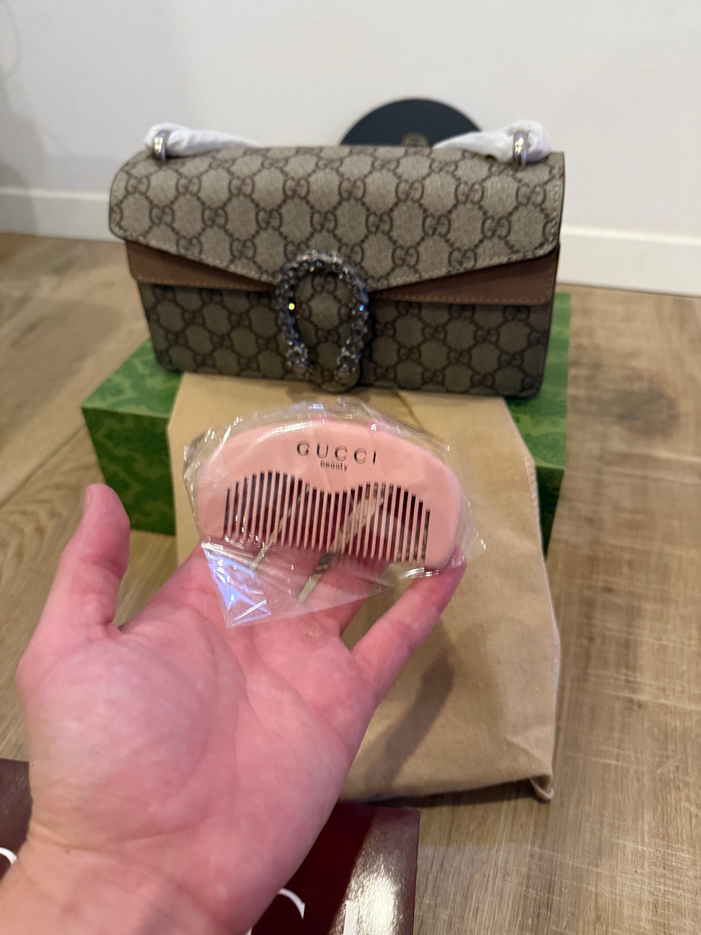 Gucci (odmah dostupno)