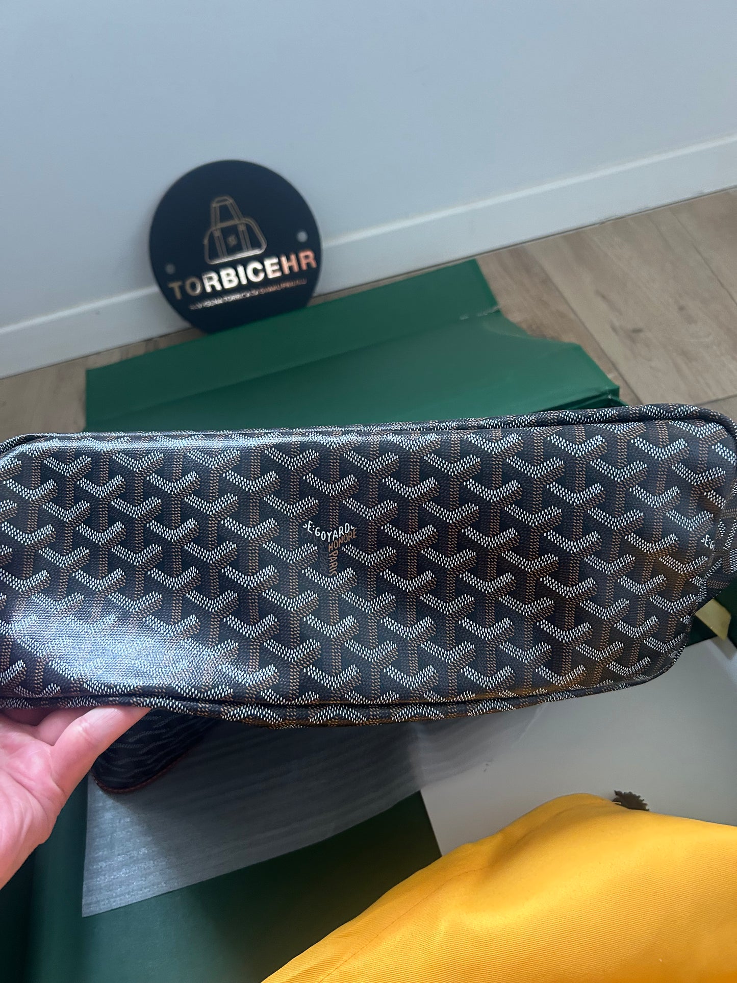 Goyard (odmah dostupno)